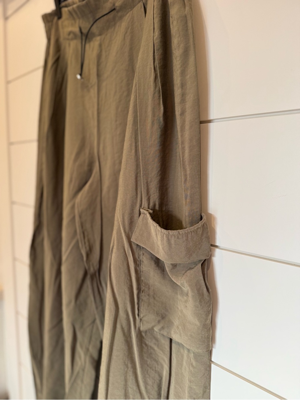 Anthropologie bungee parachute pants Medium - Picture 6 of 9